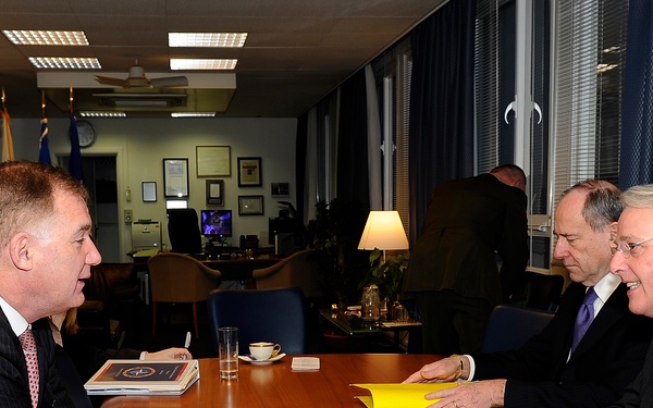 Deputy Secretary Lynn meets with U.S. Ambassador to NATO Ivo Daalder.