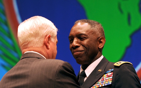 Secretary Gates presents the Defense Distinguished Service Medal to Gen. William Ward.