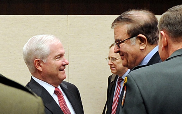 Secretary Gates shakes hands with Defense Minister of Afghanistan Abdul Rahim Wardak.