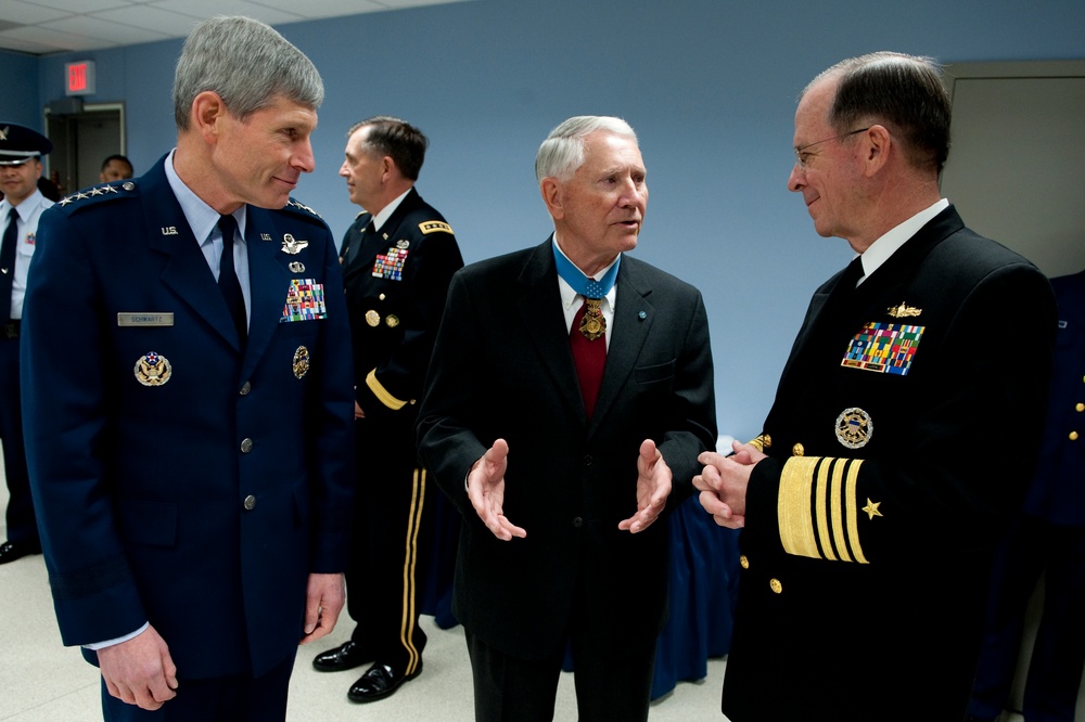 Retired U.S. Air Force Col. Leo K. Thosness speaks with Gen. Norton A. Schwartz and Adm. Mike Mullen.
