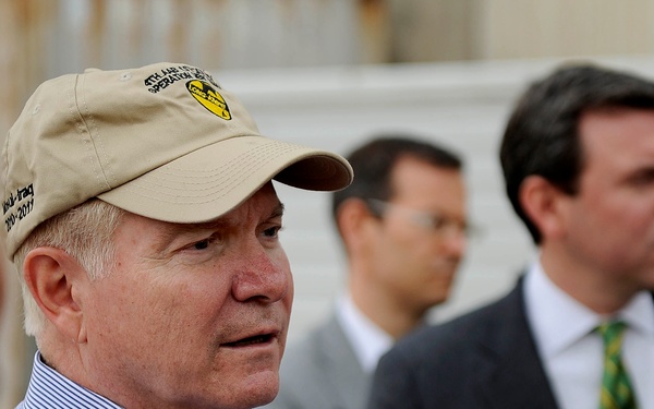 Secretary Gates talks with members of the traveling press.