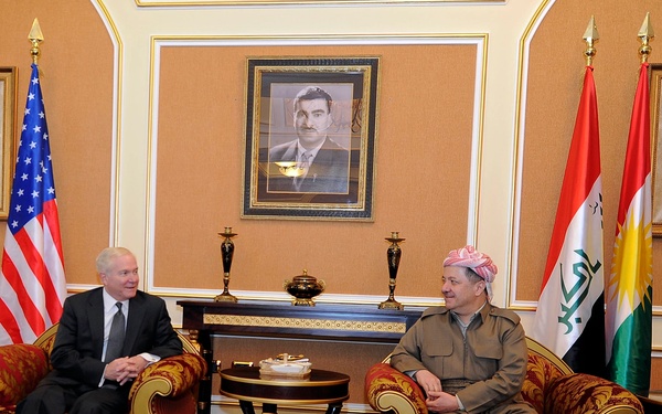 Secretary Gates talks with Kurdistan Regional Government President Barzani.