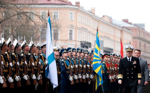 A Russian military honor guard welcomes Adm. Mike Mullen to St. Petersburg.