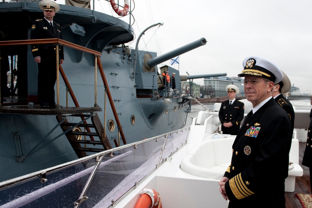 Adm. Mike Mullen pulls away from the Russian World War I era cruiser Aurora.