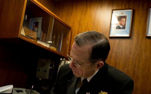 Adm. Mike Mullen signs a guestbook onboard the Russian corvette Steregushchi.
