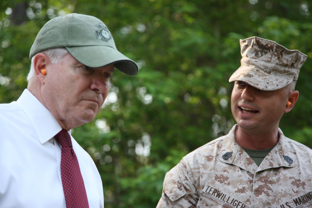 Secretary Gates talks to Gunnery Sgt. Gregory B. Terwilliger about the Crucible.