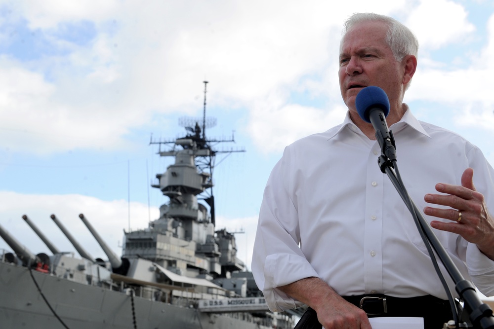 Secretary Gates speaks with members of the press.