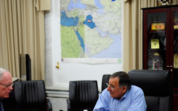 Secretary meets with U.S. Ambassador to Iraq James Jeffrey and Gen. Lloyd J. Austin III at Camp Victor.
