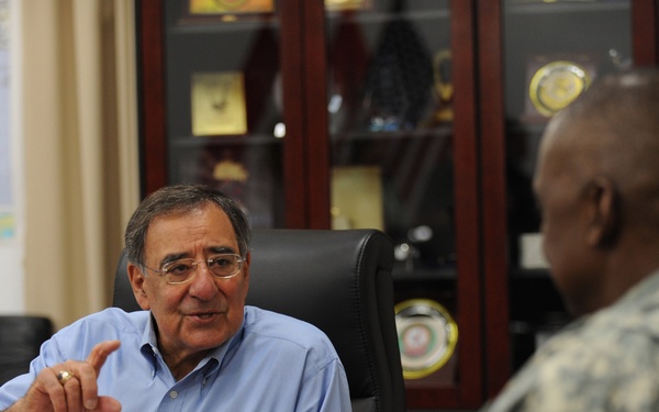 Secretary Panetta meets with Gen. Lloyd J. Austin III at Camp Victory.