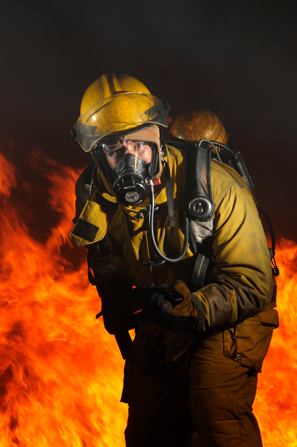 Petty Officer 1st Class Hector Floresdiaz demonstrates firefighting techniques to students.
