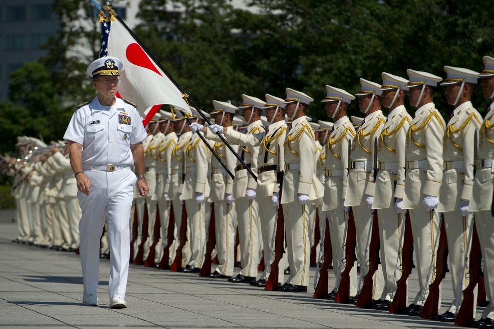 Adm. Mike Mullen reviews Japanese Self Defense Force troops.