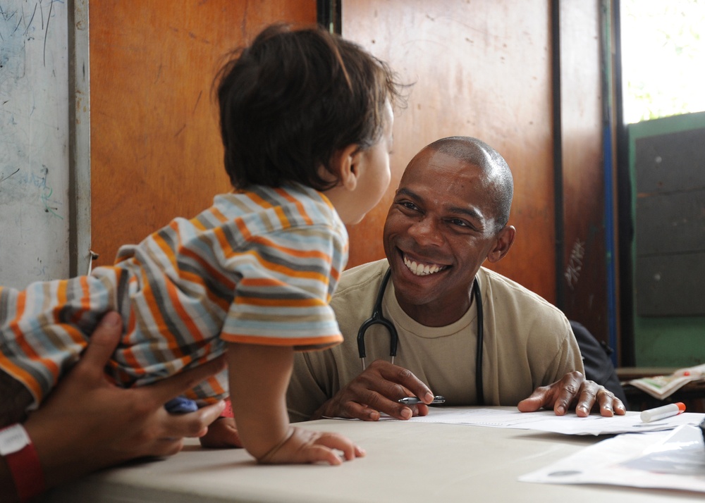 Capt. Chuck Henderson interacts with a patient at the Instituto Nacional de Acajutla medical site.