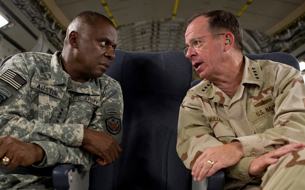 Adm. Mike Mullen speaks with Gen. Lloyd Austin onboard a C-17 Globemaster III en route to Baghdad.