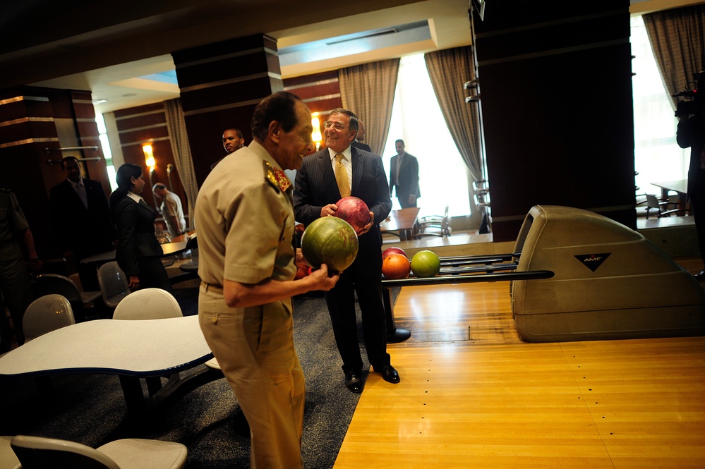 Field Marshal Tantawi and Secretary Panetta enjoy an impromptu game of bowling