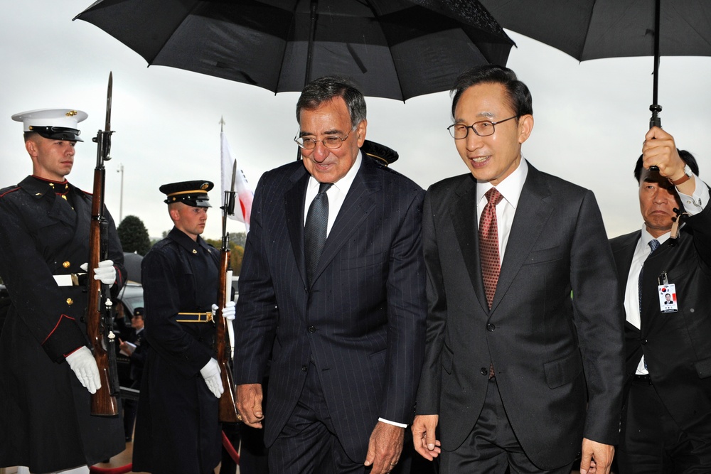 Secretary Panetta escorts Republic of Korea President Lee Myung-bak into the Pentagon