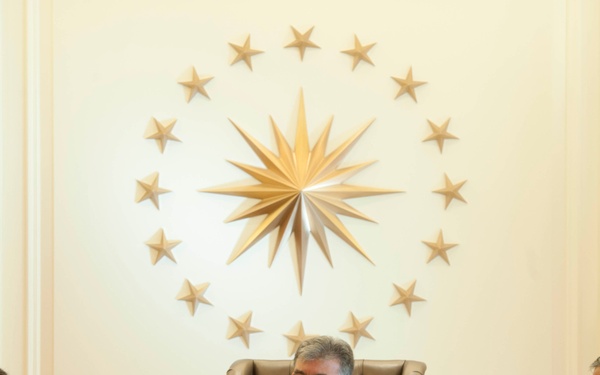 Secretary Panetta meets with Turkish President Abdullah Gul and Minister of Defense Ismet Yilma.