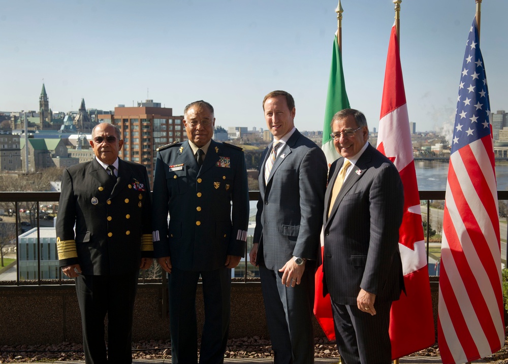 Mexican Secretary of National Defense Gen. Guillermo Galvan, Mexican Secretary of the Navy Vice-Admiral Mariano Francisco Saynez Mendoza, Canadian Minister of National Defense Peter MacKay and Secretary Panetta pose for a photo.
