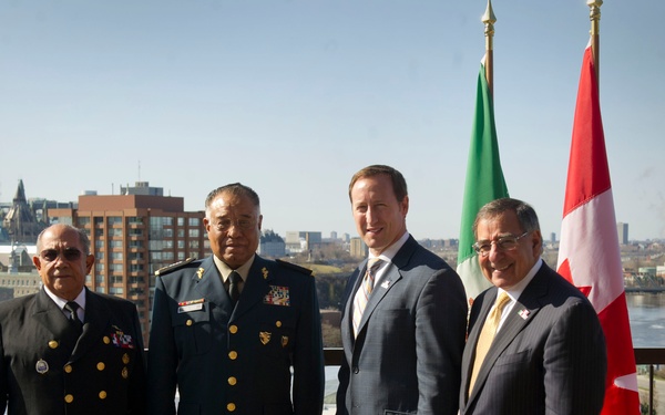 Mexican Secretary of National Defense Gen. Guillermo Galvan, Mexican Secretary of the Navy Vice-Admiral Mariano Francisco Saynez Mendoza, Canadian Minister of National Defense Peter MacKay and Secretary Panetta pose for a photo.
