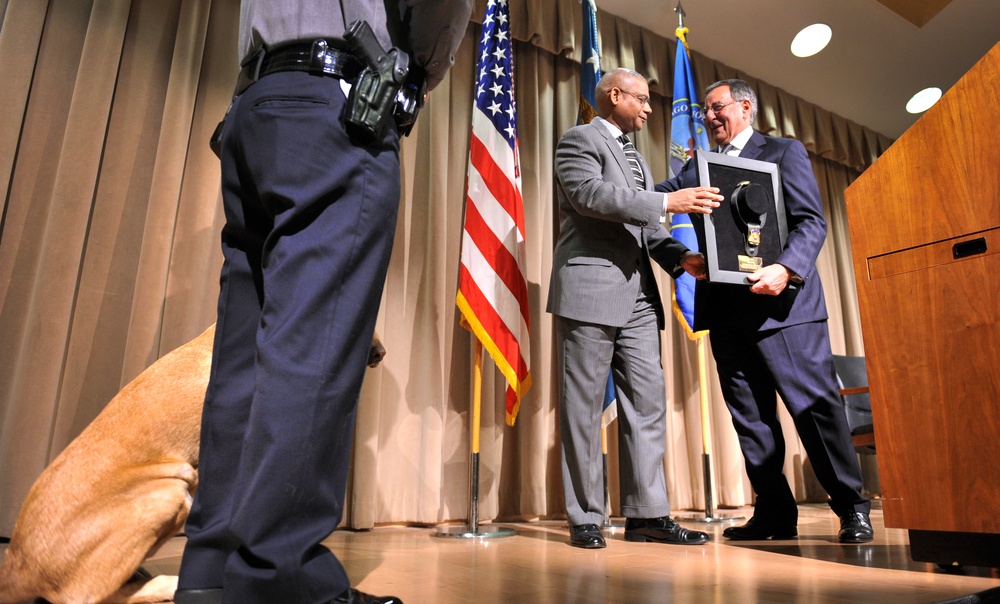 Secretary Panetta is given the Bravo Award