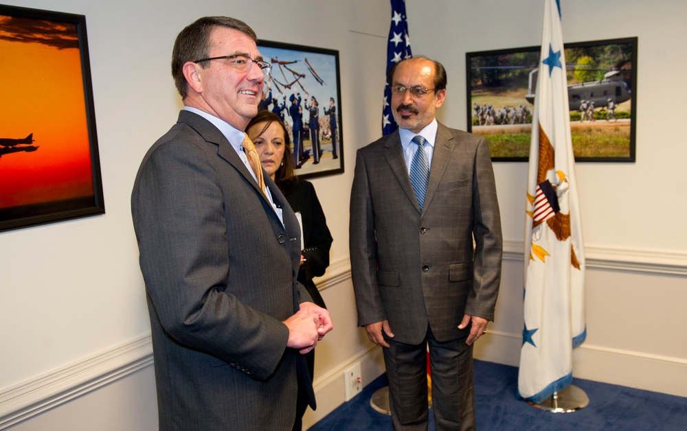 Deputy Secretary Carter introduces members of his staff before they meet with First Deputy Minister of Defense for Afghanistan Enayatullah Nazari