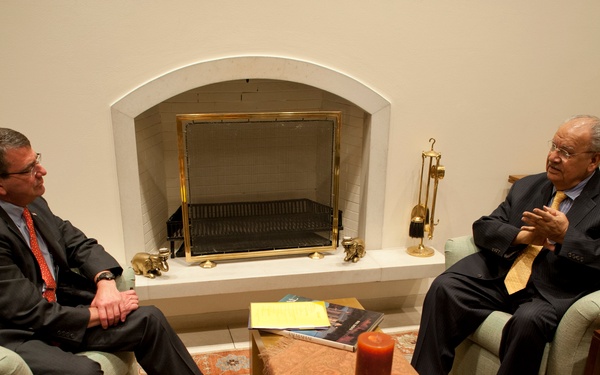 Deputy Secretary Carter meets with former Indian Ambassador to the U.S. Naresh Chandra in Delhi