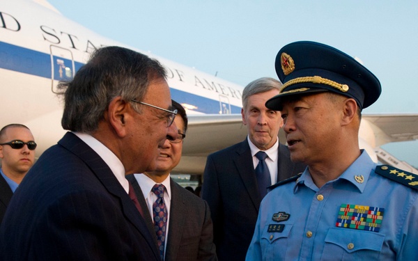 Deputy Chief of General Staff of the Chinese Army Gen. Ma Xiaotian greets Secretary Panetta as he arrives in Beijing
