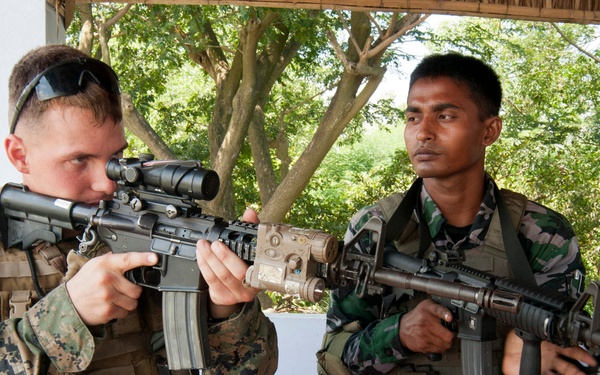 U.S. Marine Lance Cpl. Zachary Hodge trains with sailors from Bangladesh