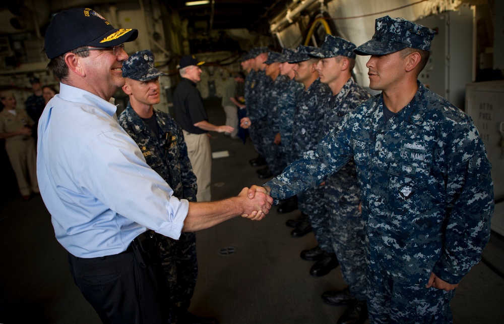 Deputy Secretary Carter thanks sailors assigned to the USS Freedom