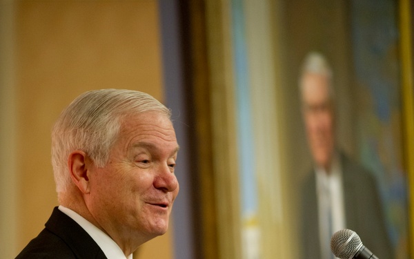 Former Secretary Gates addresses audience members at his portrait unveiling ceremony
