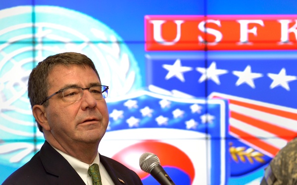 Deputy Secretary Carter talks to U.S. and South Korean soldiers