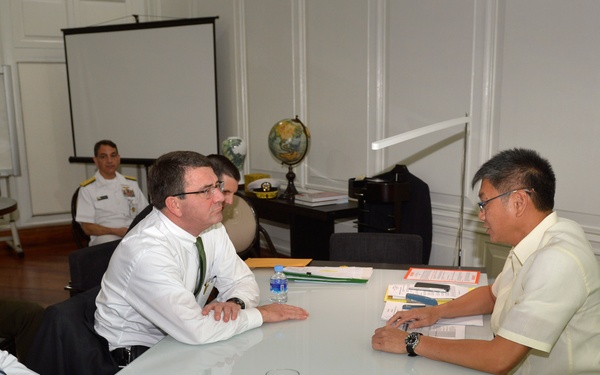 Deputy Secretary Carter meets with Executive Secretary Paquito Ochoa Jr.at the Malacañang Palace in Manila