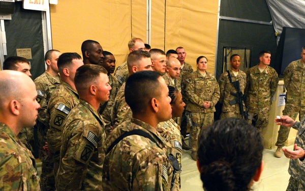 Gen. Dempsey talks with soldiers at Forward Operating Base Sharana