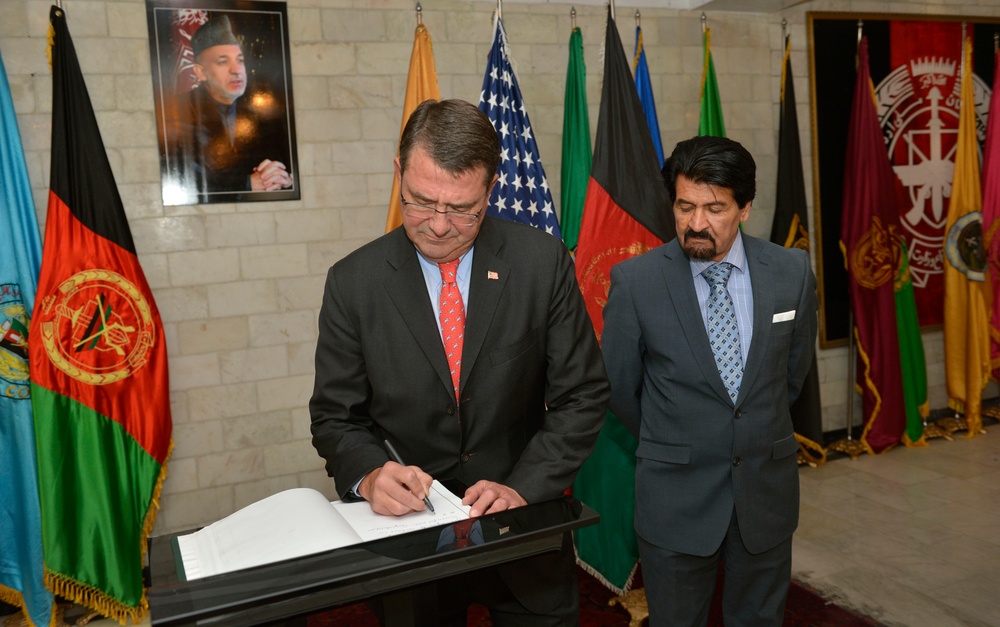Deputy Secretary Carter signs the guestbook at the Afghanistan Ministry of Defense