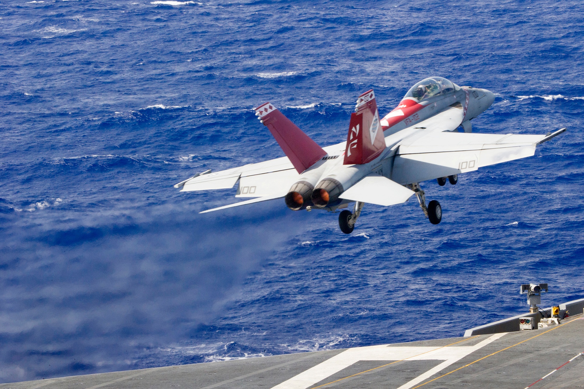 航空機・ヘリコプター 73 HerpaBoeing F/A-18F Super Hornet DVIDS - Images - A Navy F/A-18F Super Hornet launches from