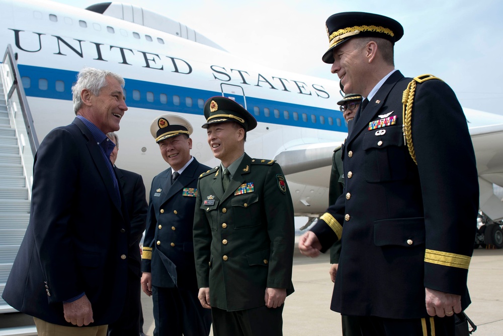 Hagel Travels to Qingdao, China, Visits Aircraft
