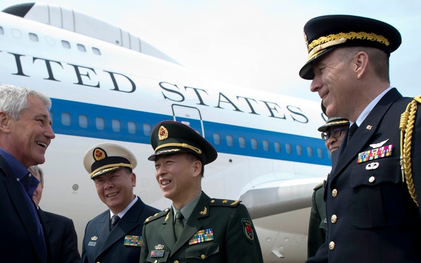 Hagel Travels to Qingdao, China, Visits Aircraft