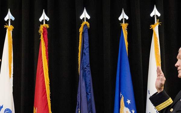 Dempsey Administer Oath to New Commander