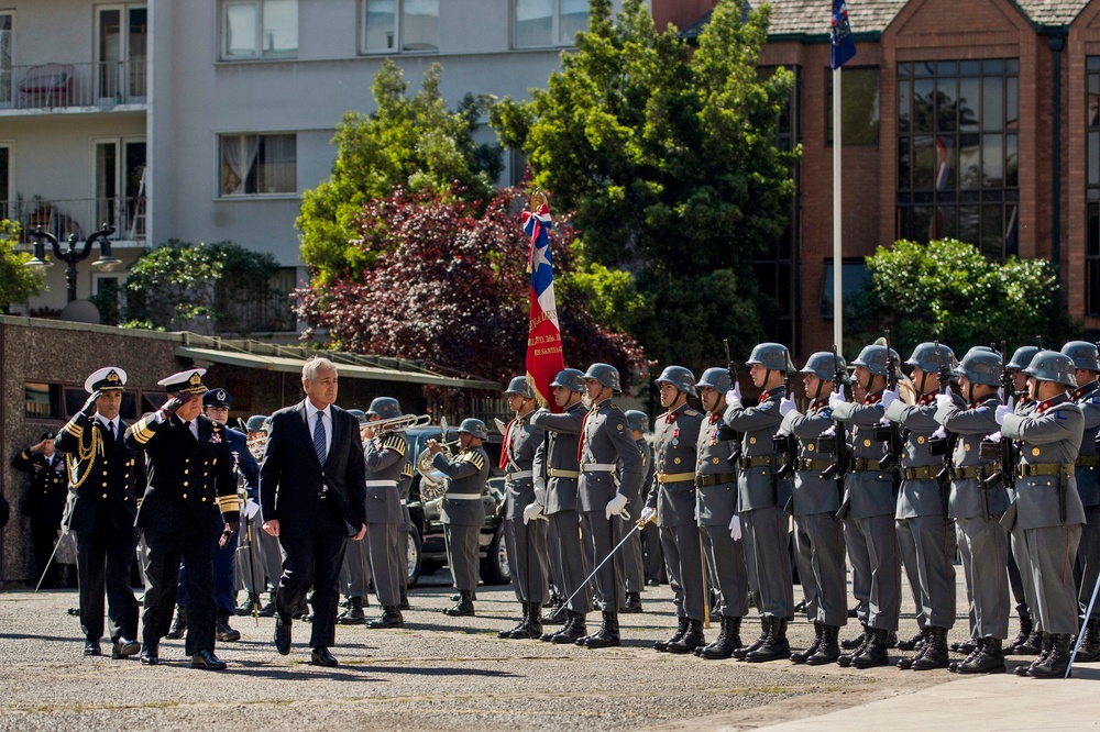 Chilean Honor Guard Greets Hagel in Chile