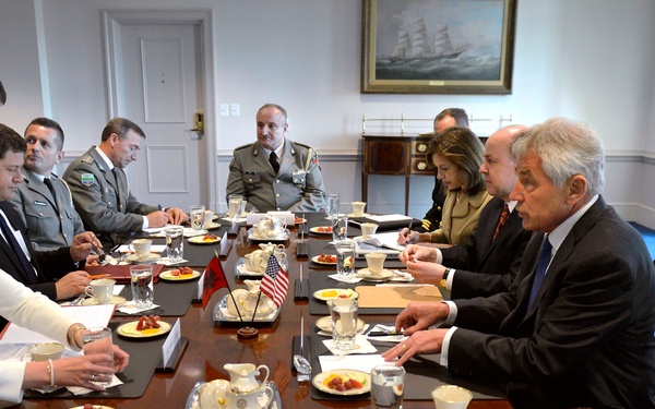 Hagel Welcomes Albanian Defense Minister to Pentagon