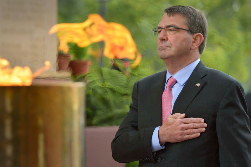 Carter Lays Wreath at India Gate