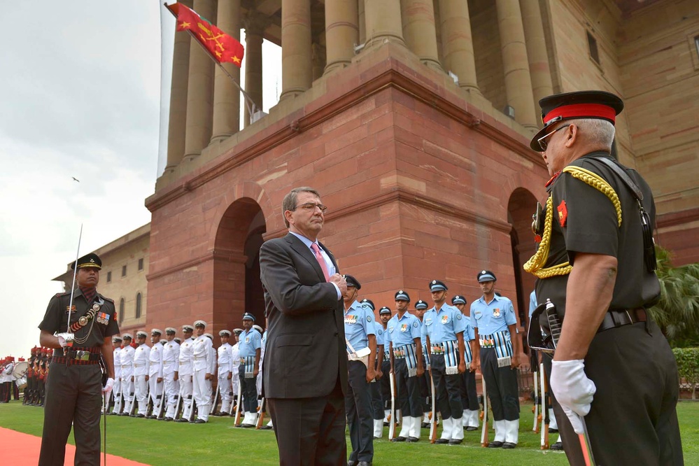 Carter Receives Honor Cordon Welcome in New Delhi
