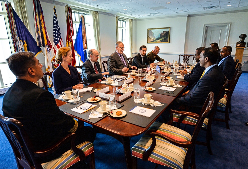 Work Meets With Somali Leaders at Pentagon