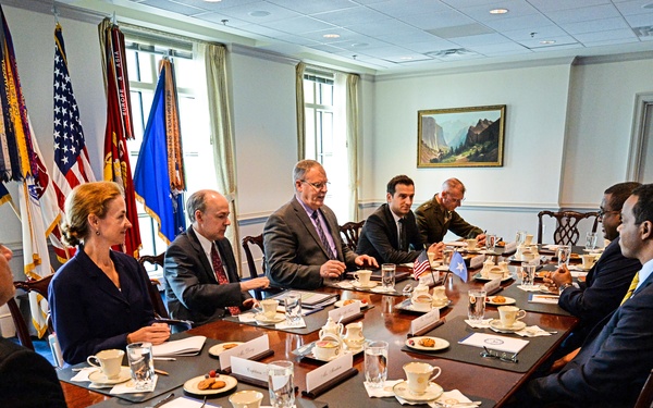 Work Meets With Somali Leaders at Pentagon