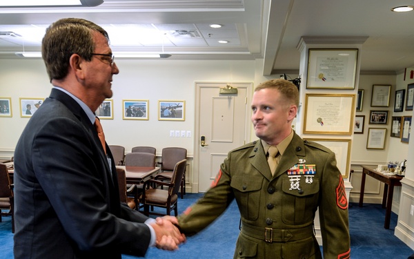 Carter Greets Junior and Senior Enlisted Service Members of the Year
