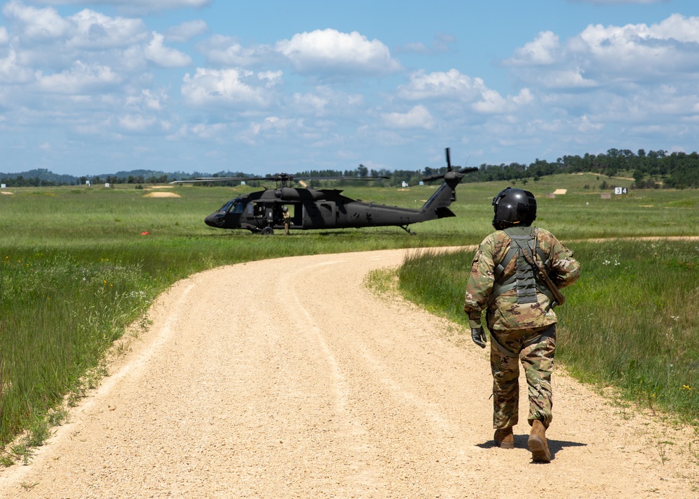 Wisconsin National Guard’s 1st Battalion, 147th Aviation Regiment crews conduct aerial gunnery qualification