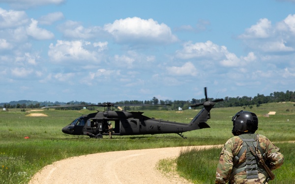 Wisconsin National Guard’s 1st Battalion, 147th Aviation Regiment crews conduct aerial gunnery qualification