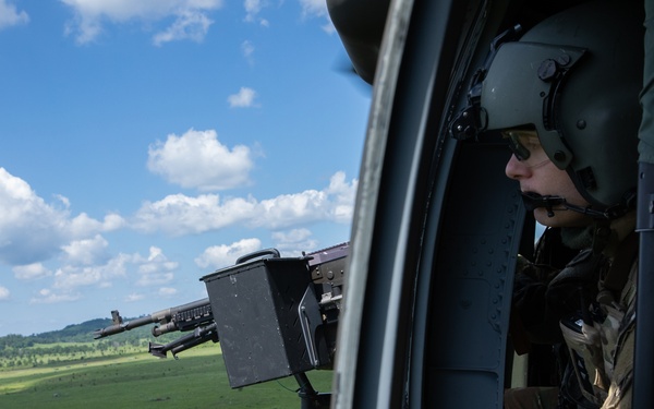 Wisconsin National Guard’s 1st Battalion, 147th Aviation Regiment crews conduct aerial gunnery qualification