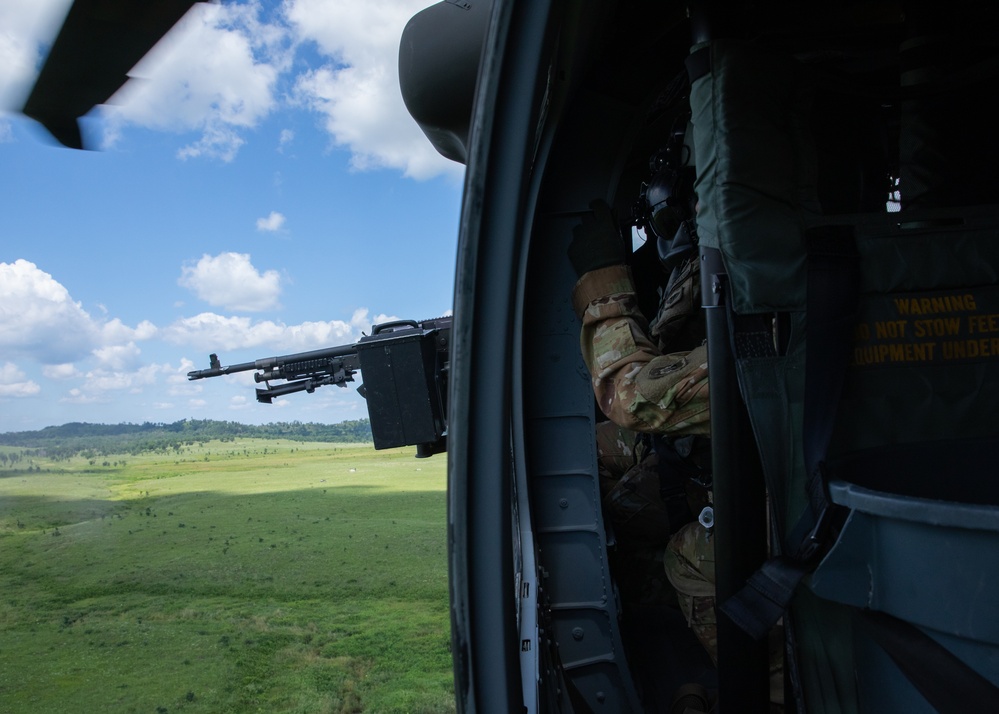 Wisconsin National Guard’s 1st Battalion, 147th Aviation Regiment crews conduct aerial gunnery qualification