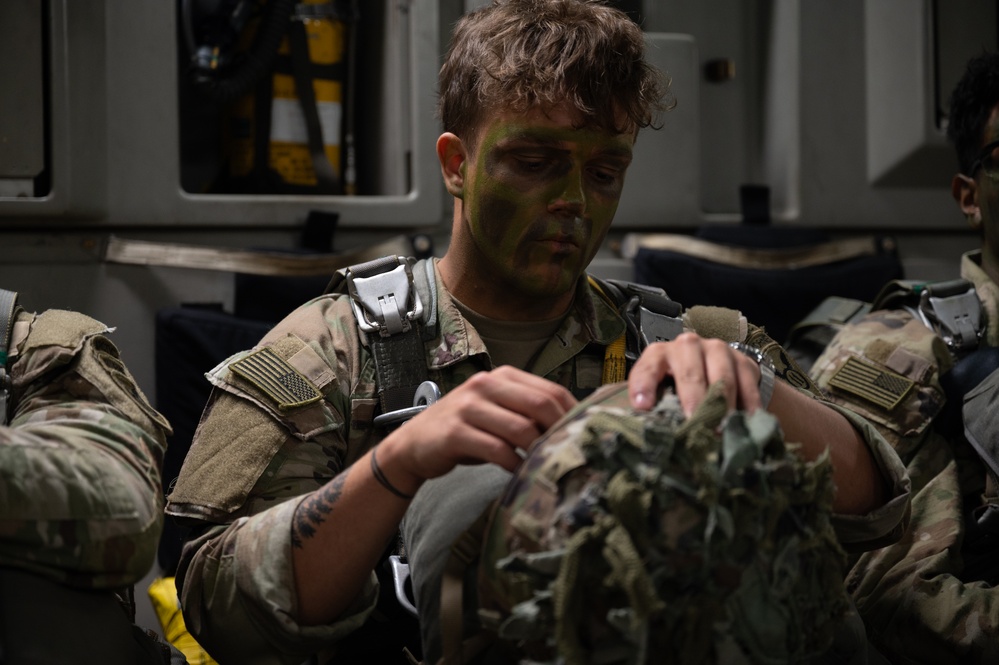 C-17 transports Allied force for static line jumps