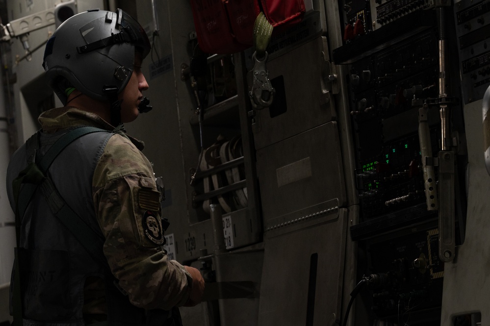 Training for proficiency: C-17 crew practices cargo drops during TS25